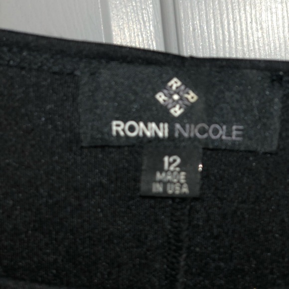 Black dress - Picture 3 of 4